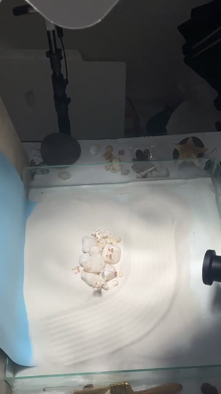 Jewellery arrangement inside the finished sand set